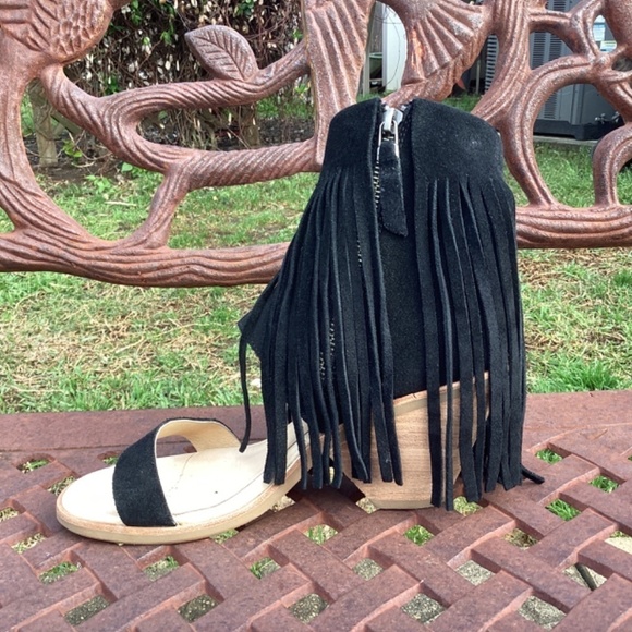 💋Koolaburra Boho Black Suede Leather Block Heel Open Toe Fringed Sandal - Picture 5 of 10